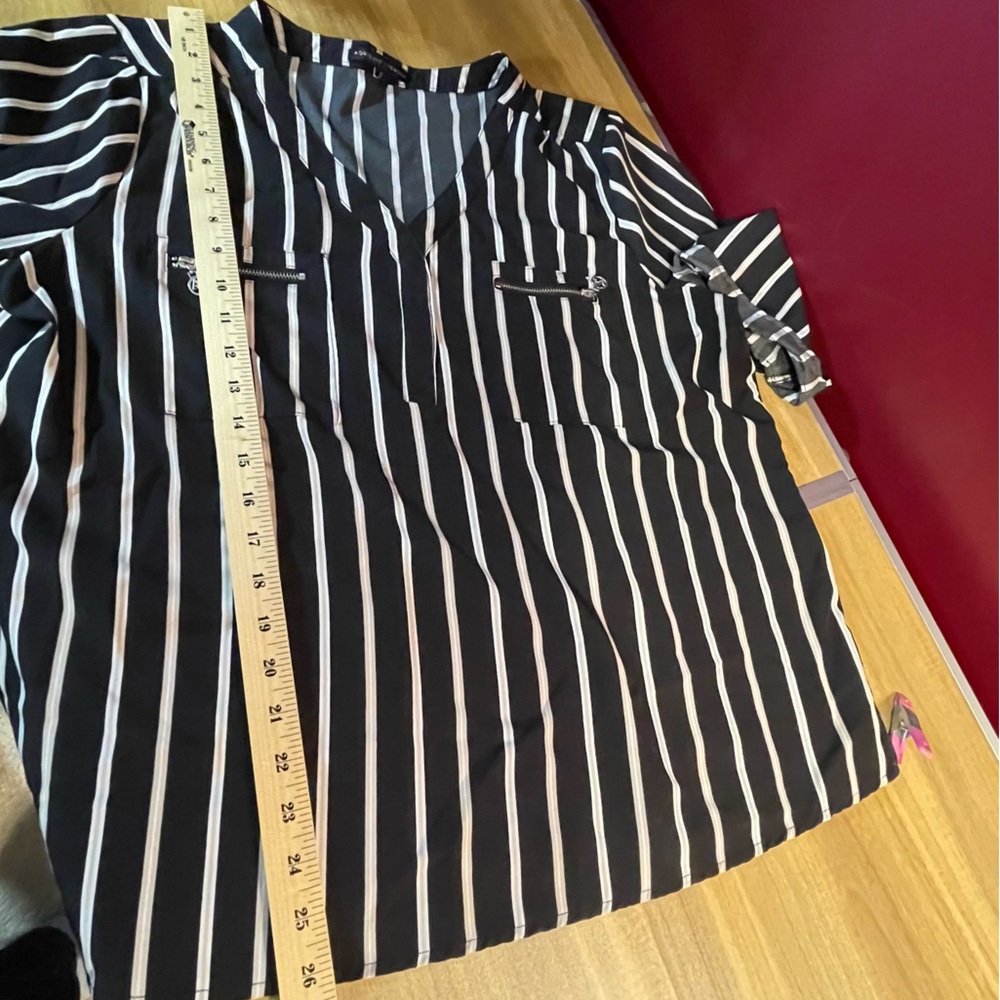 Adrienne Vittadini Black and White Boxy 3/4 Sleeve Blouse - Picture 5 of 7